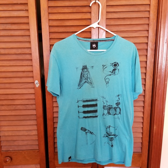 T-Shirt - Picture 1 of 4